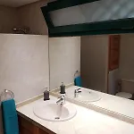 Peaceful 1br Getaway - Walk To And Train Apartamento