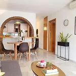 Peaceful 1br Getaway - Walk To And Train