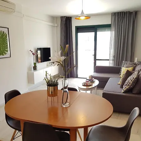 Peaceful 1br Getaway - Walk To And Train