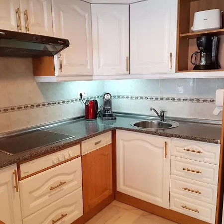 Peaceful 1br Getaway - Walk To And Train *
