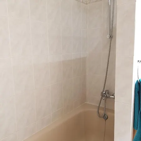 Apartment Peaceful 1br Getaway - Walk To And Train *