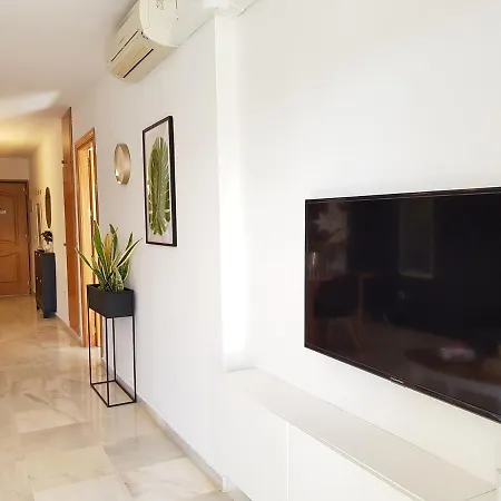 Peaceful 1br Getaway - Walk To And Train *