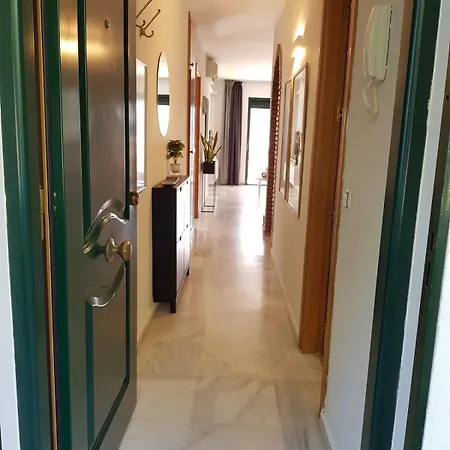 Apartment Peaceful 1br Getaway - Walk To And Train Benalmadena