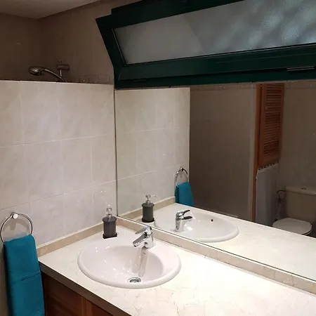 Peaceful 1br Getaway - Walk To And Train Apartment