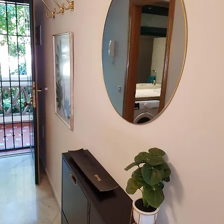 Apartment Peaceful 1br Getaway - Walk To And Train *