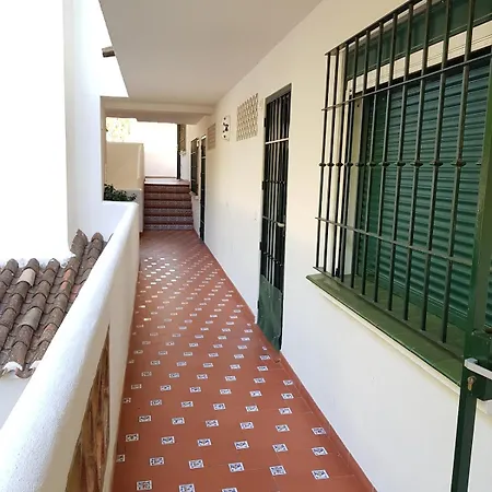 Peaceful 1br Getaway - Walk To And Train