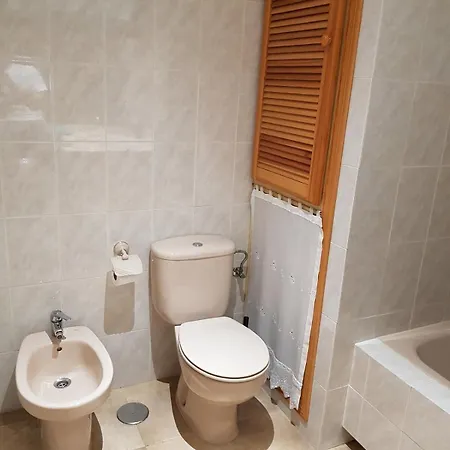 Peaceful 1br Getaway - Walk To And Train Apartment *